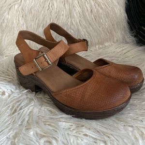 The Stone clog from b.ø.c. Worn only a few times